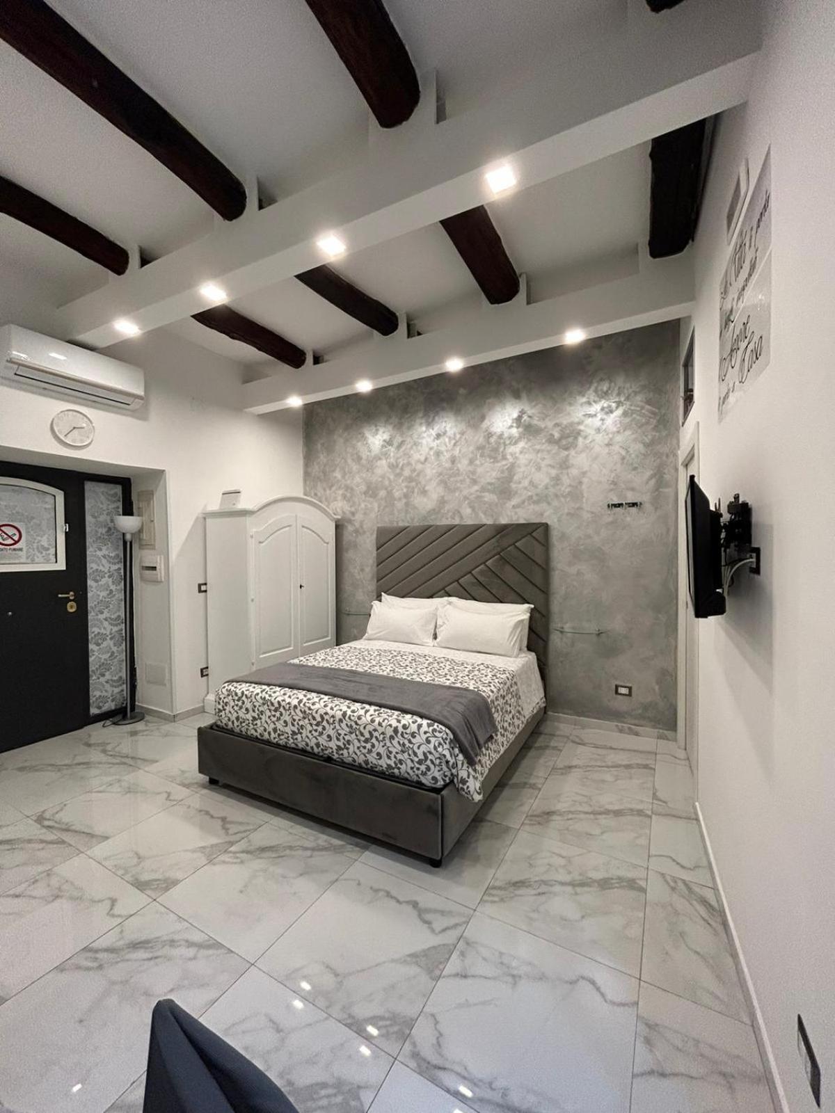 Casa Tolentino Al Centro Di Napoli Villa Kültér fotó